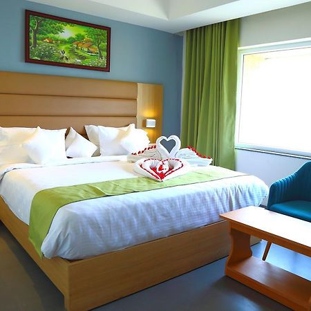 Abhayaa Hotel Visakhapatnam Esterno foto