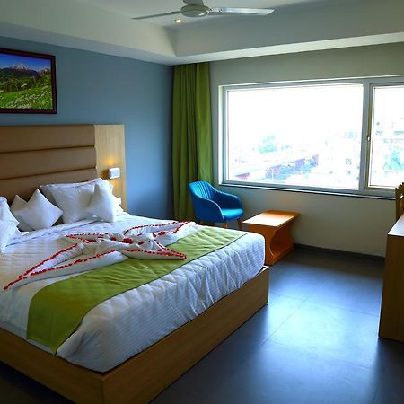 Abhayaa Hotel Visakhapatnam Esterno foto