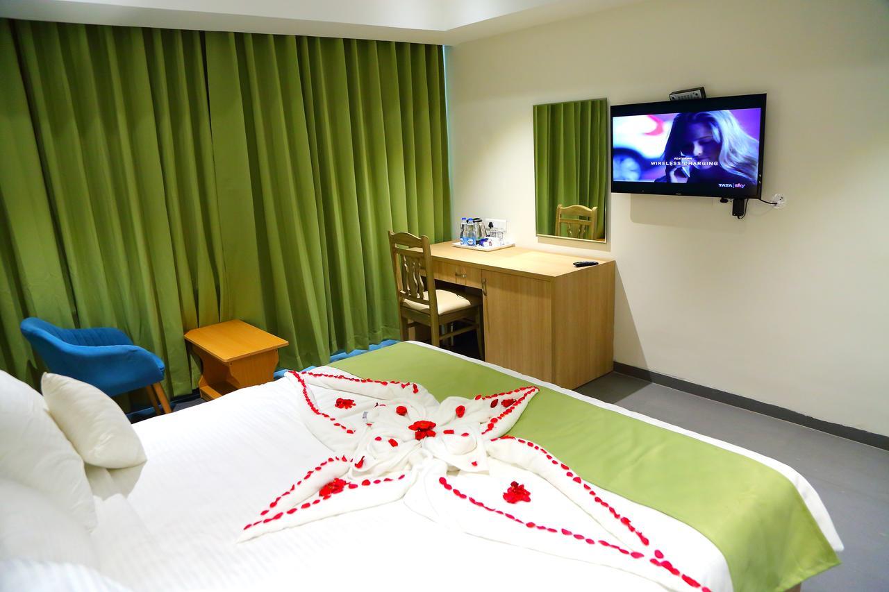 Abhayaa Hotel Visakhapatnam Esterno foto