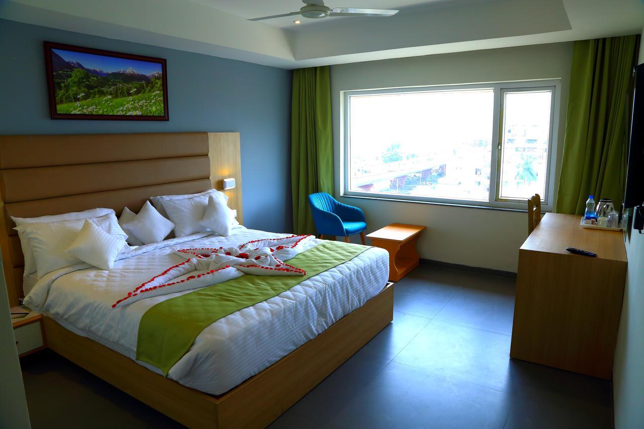 Abhayaa Hotel Visakhapatnam Esterno foto