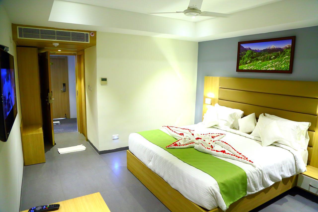 Abhayaa Hotel Visakhapatnam Esterno foto