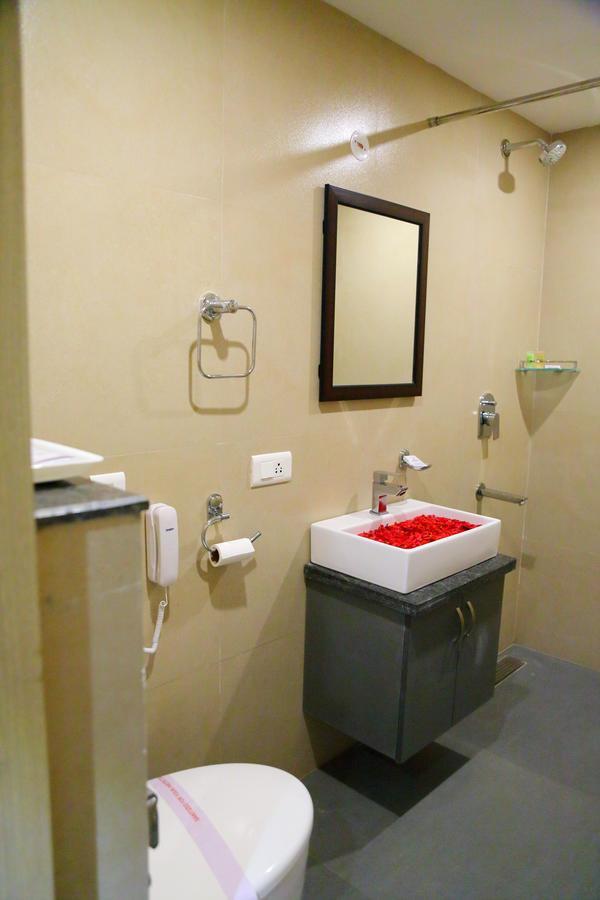 Abhayaa Hotel Visakhapatnam Esterno foto