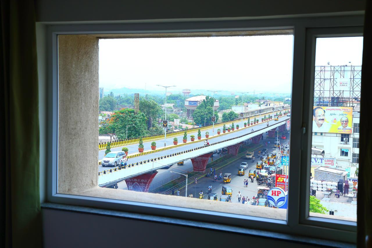 Abhayaa Hotel Visakhapatnam Esterno foto