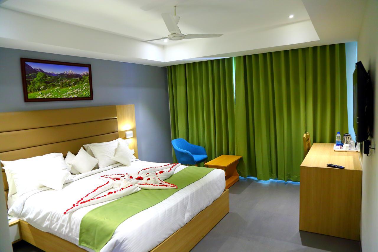 Abhayaa Hotel Visakhapatnam Esterno foto