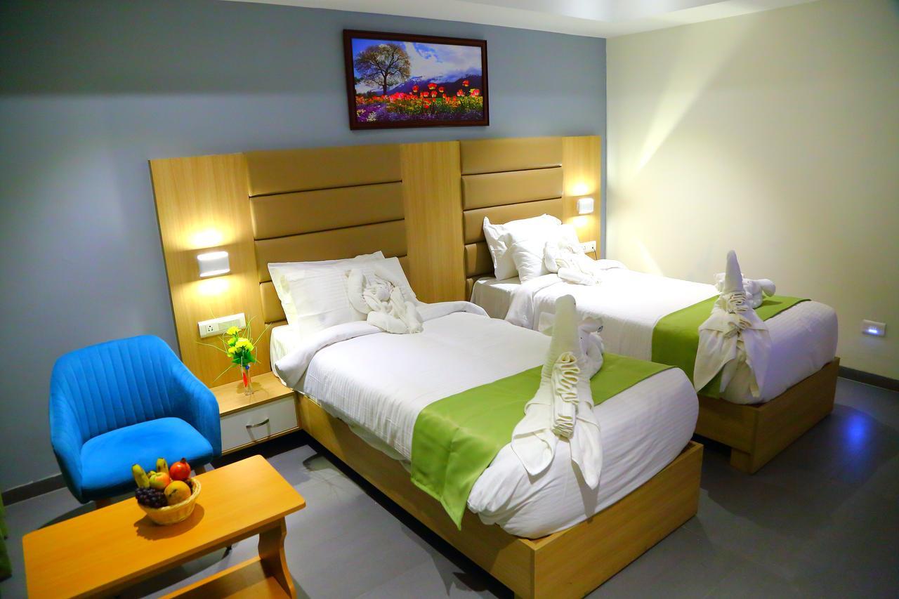 Abhayaa Hotel Visakhapatnam Esterno foto