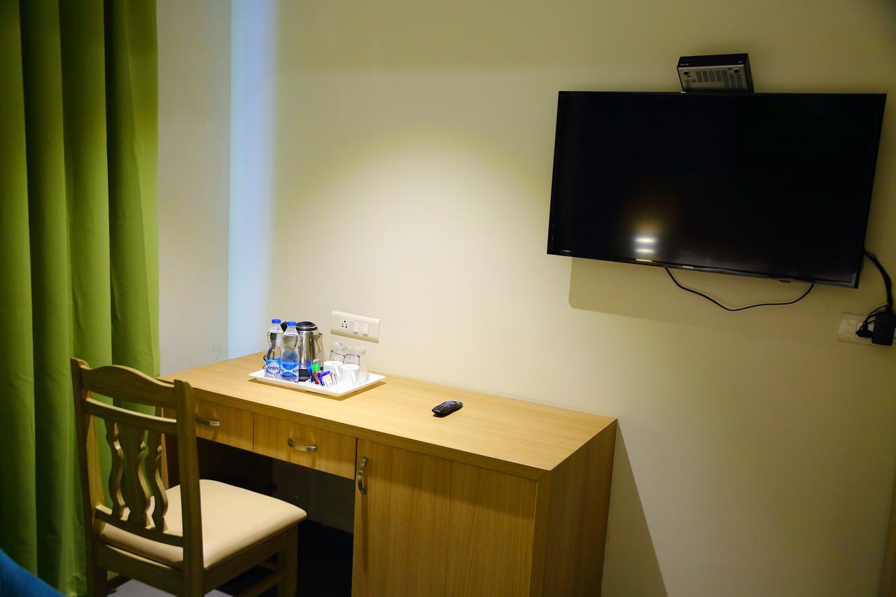 Abhayaa Hotel Visakhapatnam Esterno foto