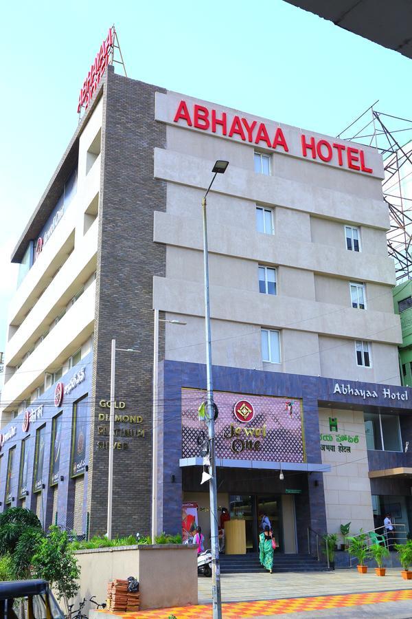 Abhayaa Hotel Visakhapatnam Esterno foto